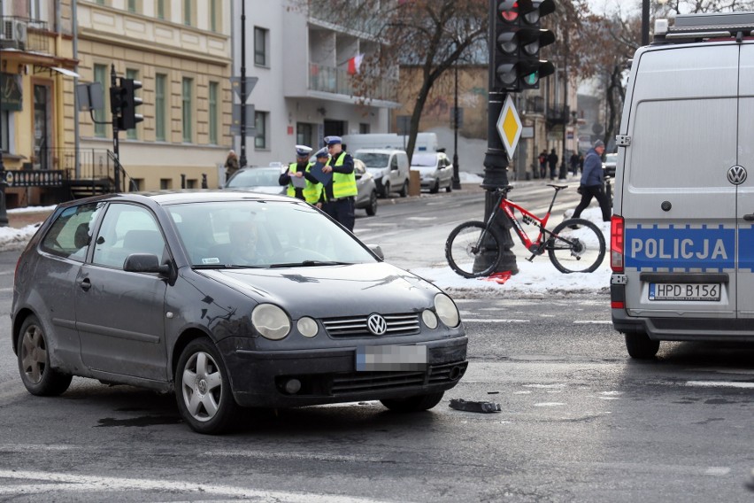 Potrącenie rowerzysty w centrum Lublina. Występują utrudnienia w ruchu [ZDJĘCIA]