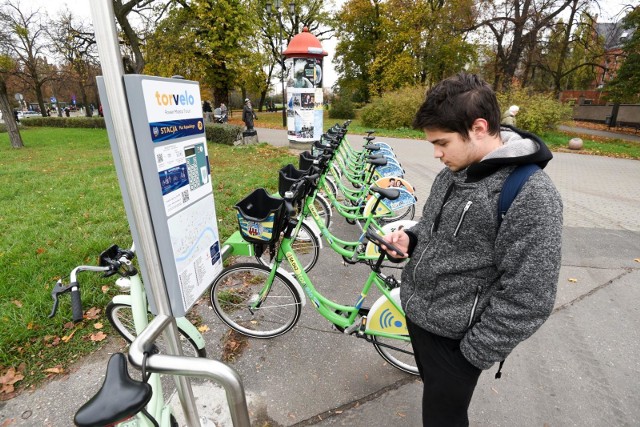 Torvelo wraca na toruńskie ulice. Toruński Rower Miejski startuje w Walentynki, 14 lutego. Czy w nowym roku po raz kolejny podbije serca torunian i turystów? 