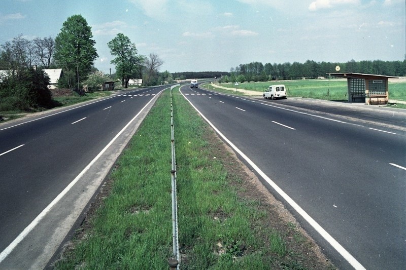 Autostrada A1 na odcinku Piotrków-Kamieńsk gotowa - kierowcy mogą jechać szybciej! Gierkówka odeszła w zapomnienie ARCHIWALNE ZDJĘCIA