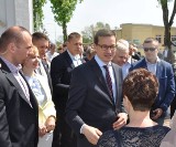 Premier Mateusz Morawiecki z niezapowiedzianą wizytą w Starej Błotnicy. Był na mszy, rozmawiał z mieszkańcami, a później z samorządowcami