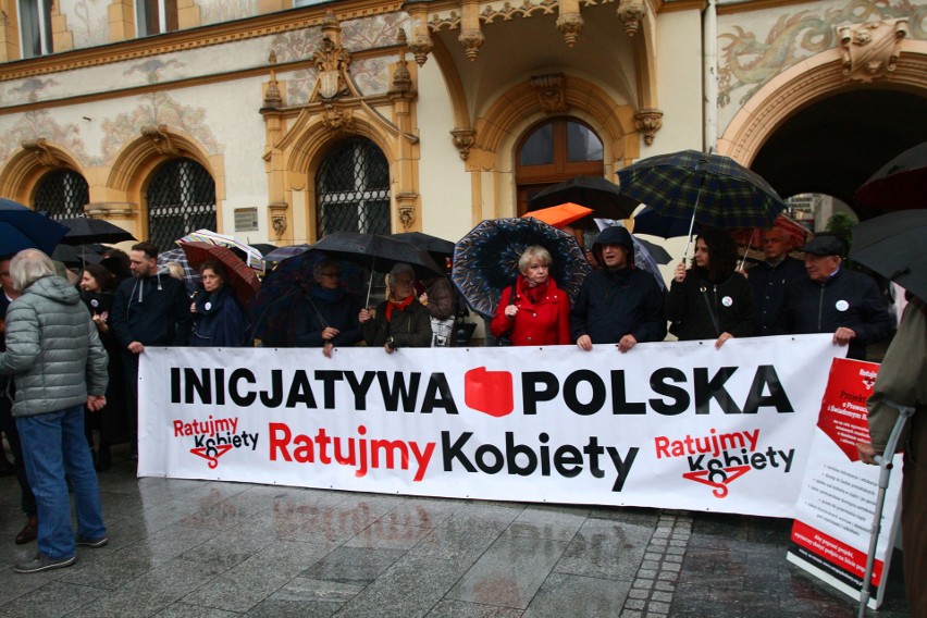 Manifestanci przeszli ul. Piotrkowską spod siedziby PiS-u do...