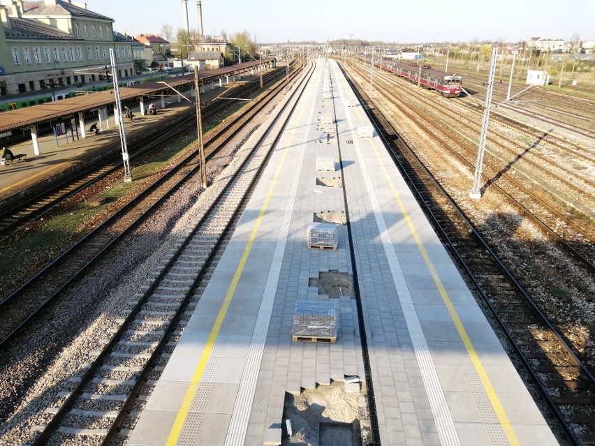 Budowa peronu trzeciego na dworcu PKP w Skarżysku-Kamiennej...
