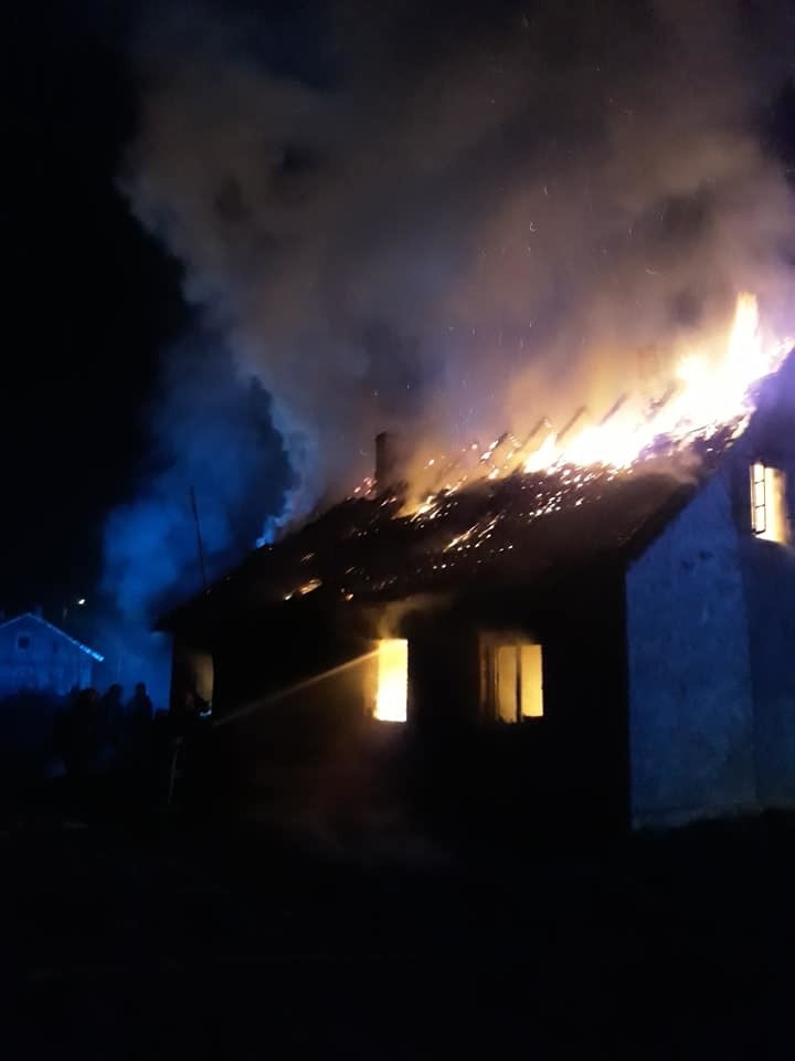 Barany. Tragiczny pożar domu. Kobieta zginęła w płomieniach (zdjęcia)