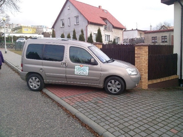 - Tak kierująca zaparkowała swoje auto na ulicy Gronowej w Zielonej Górze - napisał do redakcji nasz Czytelnik, autor zdjęcia.Czekamy na kolejne zdjęcia autodrani. Wraz z krótkim opisem miejsca, w którym zostały wykonane, można je przesyłać na adres: glonline@gazetalubuska.pl. Wszystkie fotografie opublikujemy na stronie internetowej "GL". Wybrane znajdą się też w papierowym wydaniu "GL".