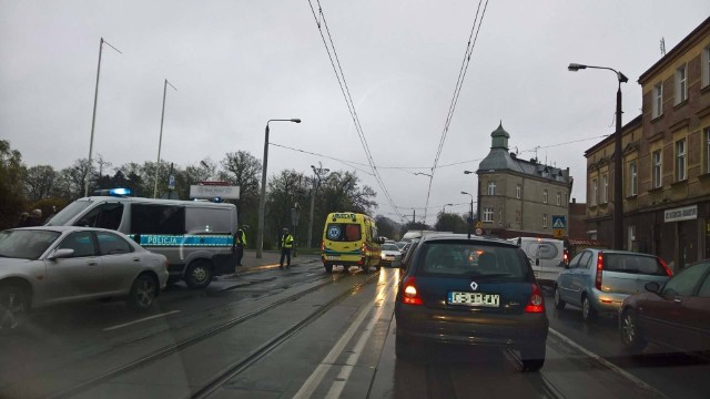Dziś rano na ulicy Nakielskiej w Bydgoszczy potrącono na pasach pieszego