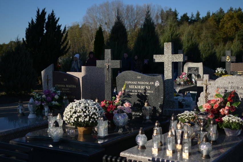 Wszystkich Świętych. Zobaczcie zdjęcia z cmentarza parafialnego w Ostrołęce
