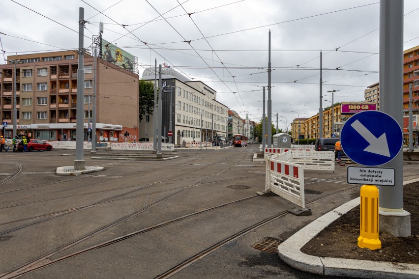 Plac Rodła 28.06.2022: tramwaje już jeżdżą, od 1 lipca...