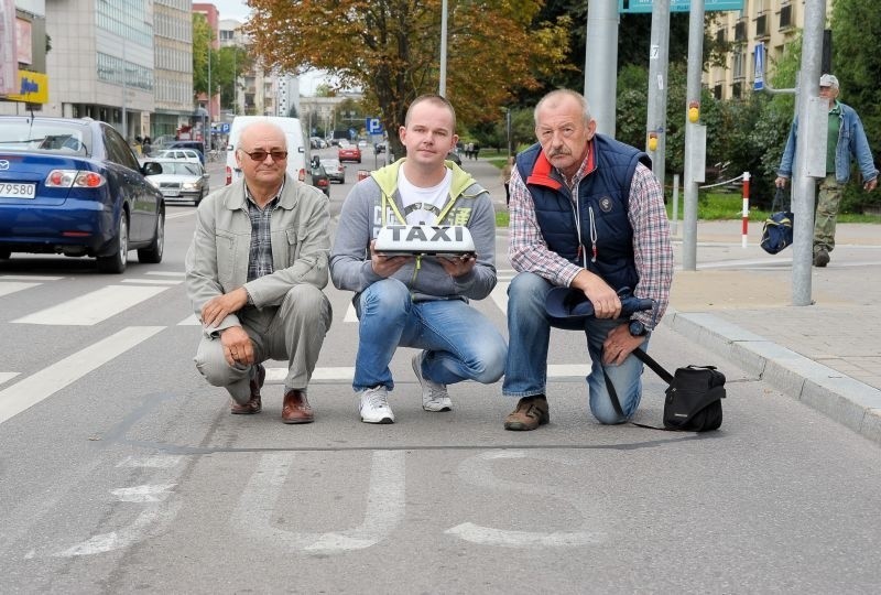 Białostoccy taksówkarze (na zdjęciu od prawej: Janusz...