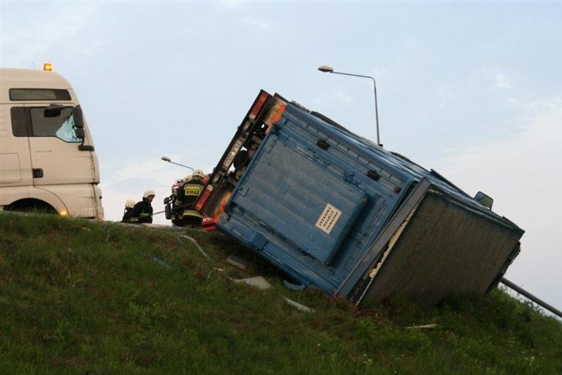 Wypadek ciezarówki na weLle autostrady A4 w Prądach....