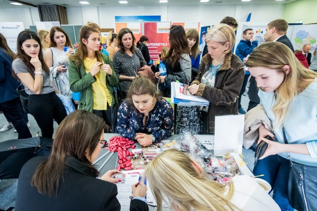 Takie tłumy były ostatnio na Giełdzie Pracy Work Park w Bydgoszczy. O najbliższych wydarzeniach podczas, których można znaleźć pracę, napiszemy w poniedziałek w "Pilnie zatrudnię"