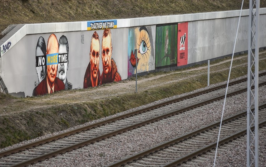 Witalij Kliczko już wie, że wystąpił na nowym muralu Tusego w Gdańsku. Artyści nie tylko sztuką sprzeciwiają się złu