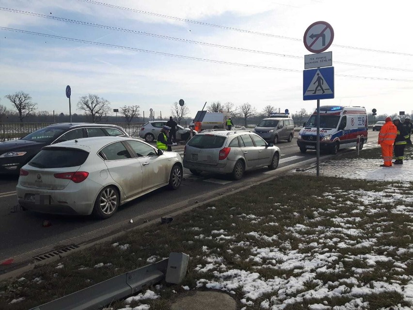 Wypadek na wschodniej obwodnicy Wrocławia. Jedna osoba ranna