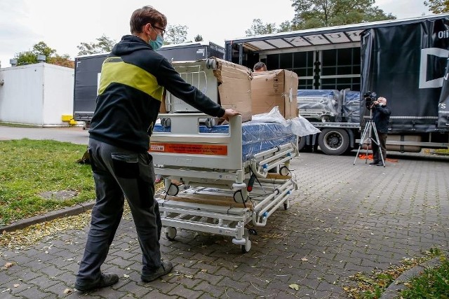 10 specjalistycznych łóżek trafiło do szpitala w Drawsku Pomorskim od Fundacji „Jesteśmy Razem. Pomagamy!”, która wspiera służbę zdrowia w walce z epidemią koronawirusa.