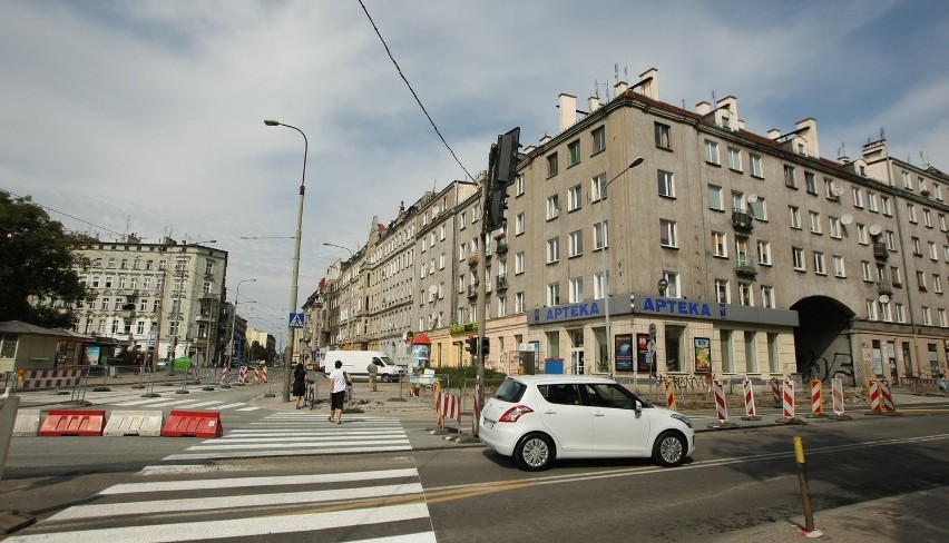 Wrocław: Koniec remontu na Wyszyńskiego. Jezdnia równa jak stół (ZDJĘCIA)