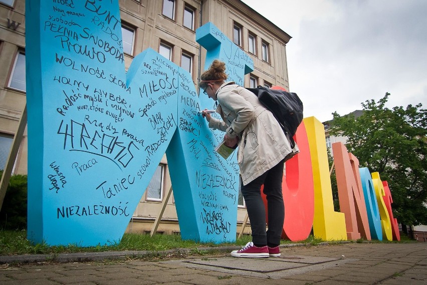 Napis wolność wykonany przez studentów UKW...