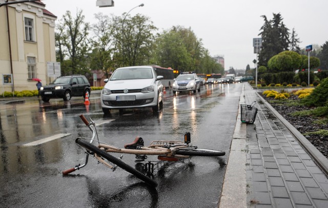 Dziś doszło do tragicznego wypadku w Zbeninach. Rowerzystkę potrącił kierowca ambulansu.