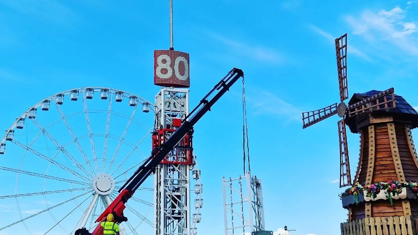 Wesołe miasteczko rusza na Łasztowni. Diabelski młyn się rozkręci. Jest Flyer, ale nie ma Młota. A jakie ceny i inne atrakcje? Sprawdźcie 