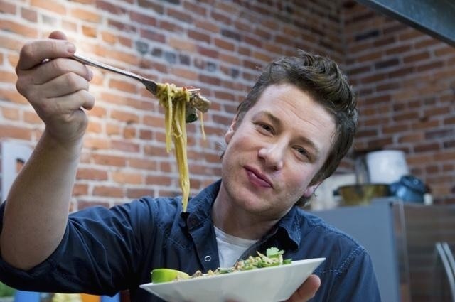 Jamie Oliver ostatnio zasłynął z akcji pomocy angielskim...