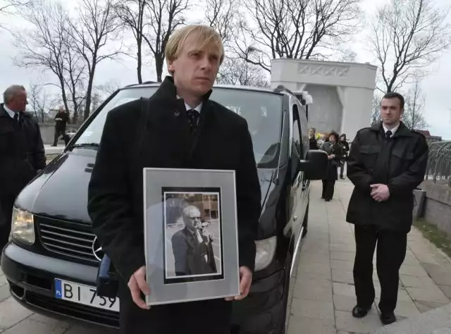 Piotr Chmielewski pogrzeb. Pożegnaliśmy wielkiego przyjaciela [FOTO] |  Gazeta Współczesna