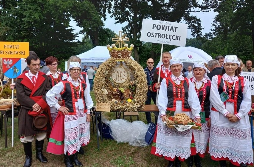 Dożynki wojewódzkie w Radomiu. Wieniec z powiatu ostrołęckiego z nagrodą na dożynkach wojewódzkich. 29.08.2021. Zdjęcia