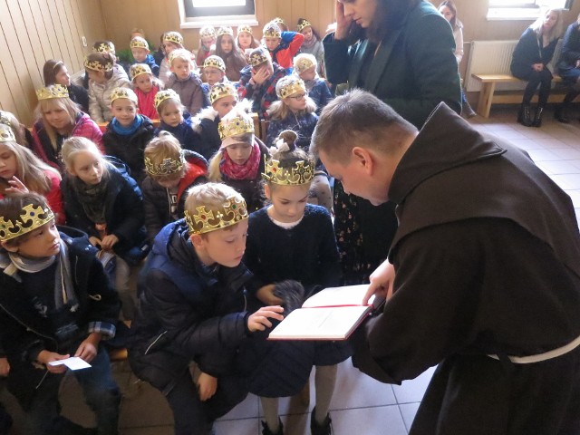 Kurs ewangelizacyjny "Dzieci Króla" w parafii świętych Franciszka i Klary w Tychach. Na zdjęciu - ojciec Flawiusz Szynal