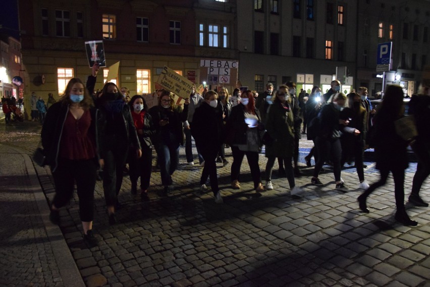 Strajk Kobiet. W Głuchołazach protestowało ok. tysiąca osób. Prawie 10 procent mieszkańców!