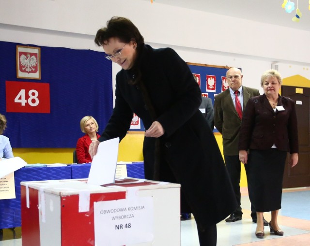 Ewa Kopacz pojawiła się przed godziną 12 w lokalu wyborczym w szkole podstawowej numer 4 przy ulicy Wyścigowej w Radomiu.
