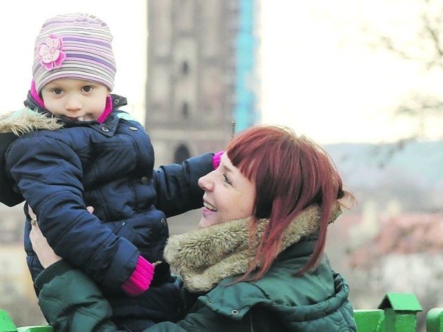 Ewa Kubiak z córeczką Mają cieszy się, że Gubin staje się coraz bardziej atrakcyjny nie tylko dla turystów