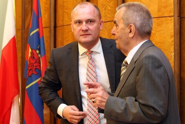 Podczas sesji rady miasta na wątpliwości radnych w sprawie Pogoni odpowiadał prezydent Piotr Krzystek.