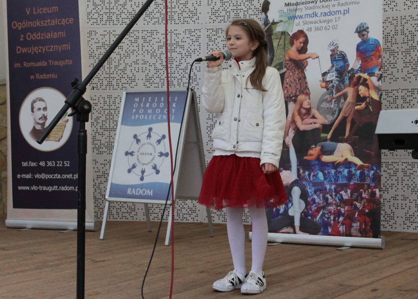 Festyn Centrum Aktywności Lokalnej w muszli koncertowej w Radomiu 