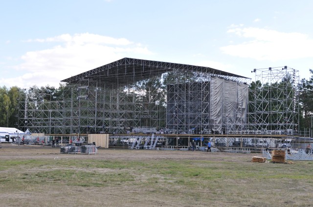 Duża scena Przystanku Woodstock 2016 już stoi. Ale na terenie festiwalu praca wre. Do zrobienia jest jeszcze bardzo wiele.