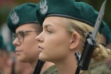 Pułk Reprezentacyjny na przysiędze 15 Sieradzkiej Brygady. Zdjęcia i film