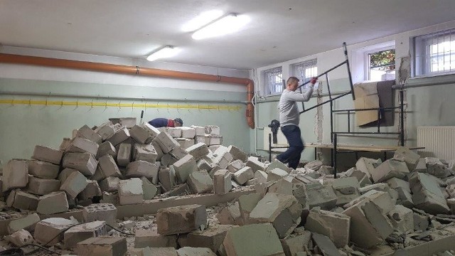 Na razie ekipa budowlana przygotowuje pomieszczenie w Gminnym Ośrodku Kultury w Przytyku, gdzie jeszcze w tym roku będzie siłownia.