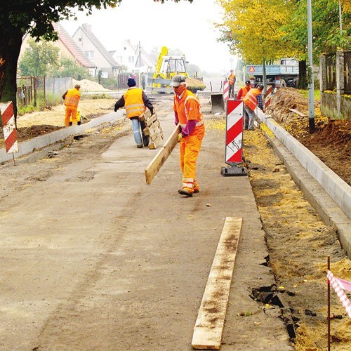 Ulica Chopina jako jedyna z budowanych będzie wyłożona asfaltem. Remont ma się zakończyć w tym roku. Pozostałe otrzymają nawierzchnię z polbruku.