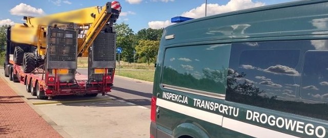 Główny Inspektorat Transportu Drogowego wyjaśnia, że dopuszczalny nacisk grupy osi naczepy składającej się z trzech osi nie będących napędowymi był przekroczony o 5,15 t w stosunku do normy wynoszącej 24 t.