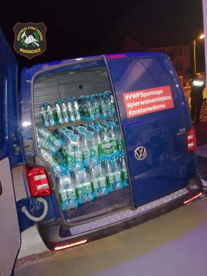Woda dla Sosnowca. Strażacy z Rusocic pojechali na pomoc strażakom gaszącym pożar składowiska odpadów