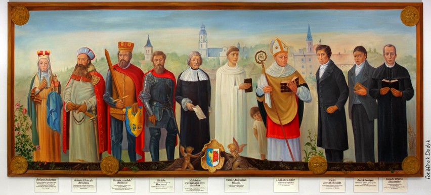 Na obrazie stoją od lewej: św. Jadwiga Śląska, książę Henryk...