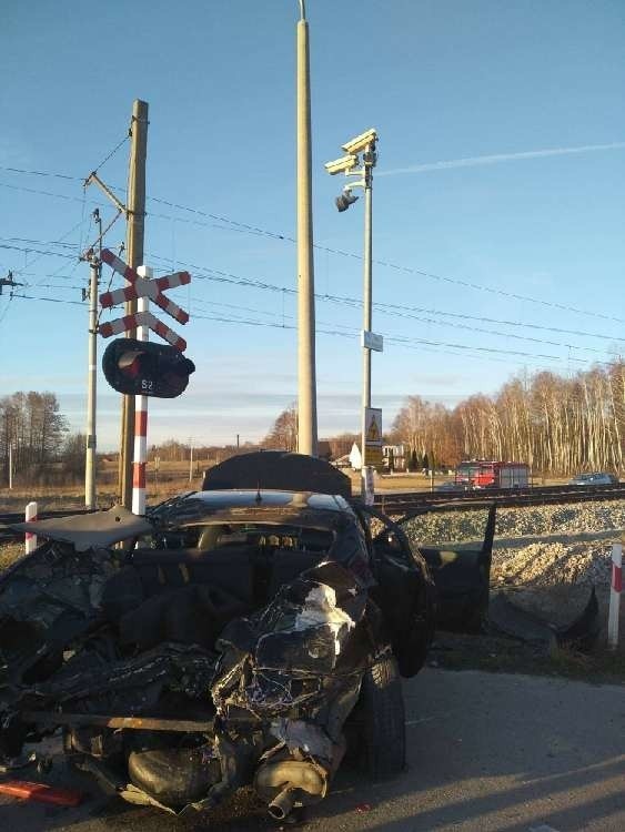Kraksa na przejeździe kolejowym w gminie Piekoszów. Nikomu nic się nie stało