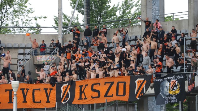 Kibice KSZO Ostrowiec głośno dopingowali swoją drużynę podczas meczu ze Starem.