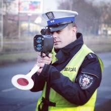 Piratem drogowym okazał się być poszukiwany przez policję mężczyzna