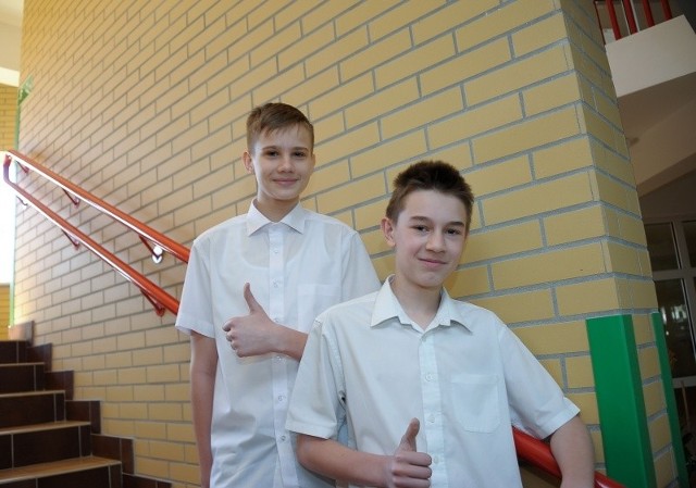 Damian Sadowski (z lewej) i Mateusz Sierzputowski ze szkoły podstawowej nr 12 po wyjściu z sali egzaminacyjnej byli zadowoleni z tego, jak poszedł im test szóstoklasisty. W sumie w naszym regionie napisało go około 10 tys. uczniów
