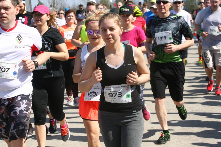 Biegli w niedzielę nad Zalewem Zemborzyckiem. To ostatni bieg z cyklu "Cztery Dychy do Maratonu" [DUŻO ZDJĘĆ]