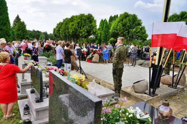 W Oleksowie mieszkańcy gminy Gniewoszów uczcili pamięć powstańców listopadowych.