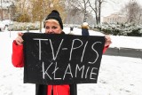 Poznań: "Stop mowie nienawiści w TVP!" Protestowali na placu Mickiewicza [ZDJĘCIA]