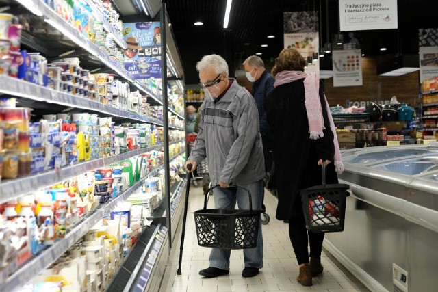 Seniorzy zazwyczaj wykazują się dużo większym dystansem do otaczającego nas świata twierdząc, że przeżyli już wiele. Mimo to blisko połowa uznaje, że w dzisiejszych czasach żyje im się gorzej niż kiedyś.