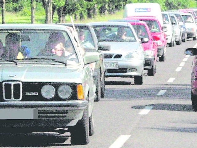 Ile samochodów w ciągu doby przejeżdża przez nasz region ? Policzą drogowcy z GDDKiA. Po co? Może szukają powodów do remontu tych tras?