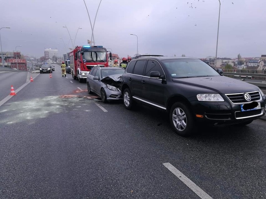 Jak informuje bydgoska straż pożarna, do wypadku na Trasie...