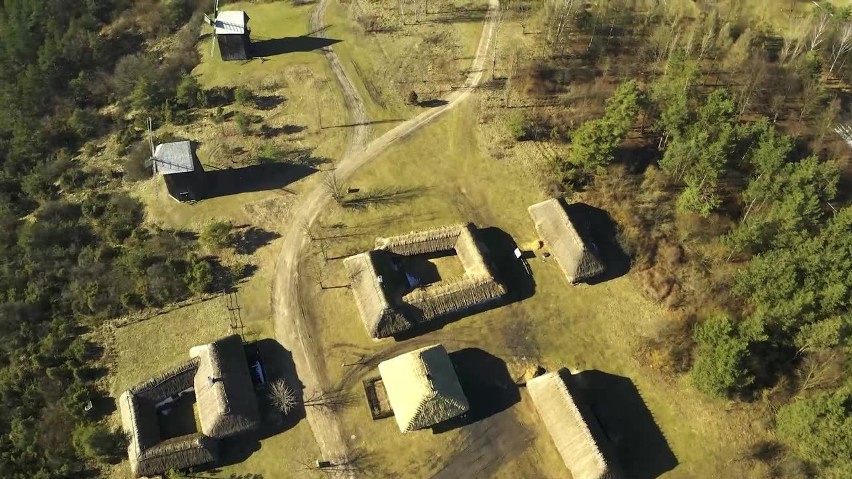 Region świętokrzyski zaprasza - odcinek 17 - piękny Park Etnograficzny w Tokarni [WIDEO Z DRONA, ZDJĘCIA]