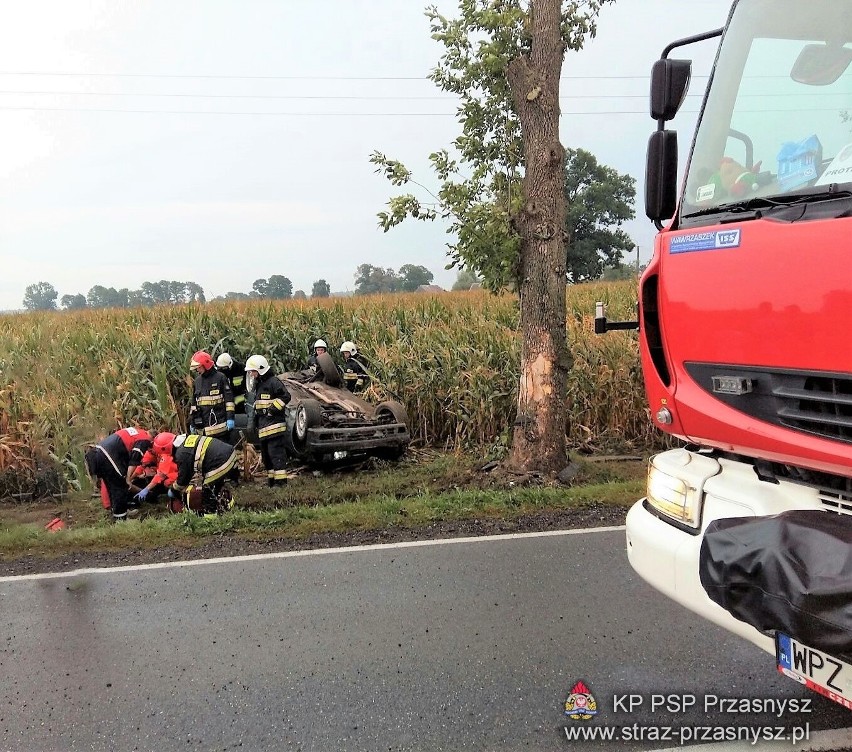 Wypadek na DK57: BMW uderzyło w drzewo [ZDJĘCIA]