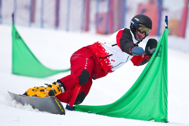 Oskar Kwiatkowski (na zdjęciu) i Aleksandra Król zajęli trzecie miejsce podczas zawodów Pucharu Świata w snowboardzie (slalom równoległy) w rywalizacji drużyn mieszanych